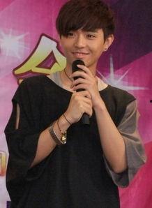 徐嘉苇的照片,光影交织下的青春风采